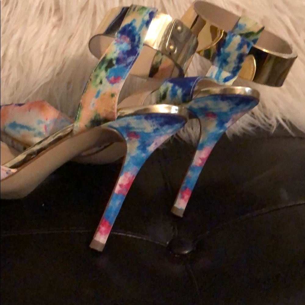 Pumps - Picture 3 of 3